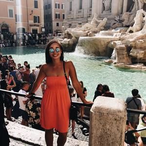 Meet your Posher, Olivia